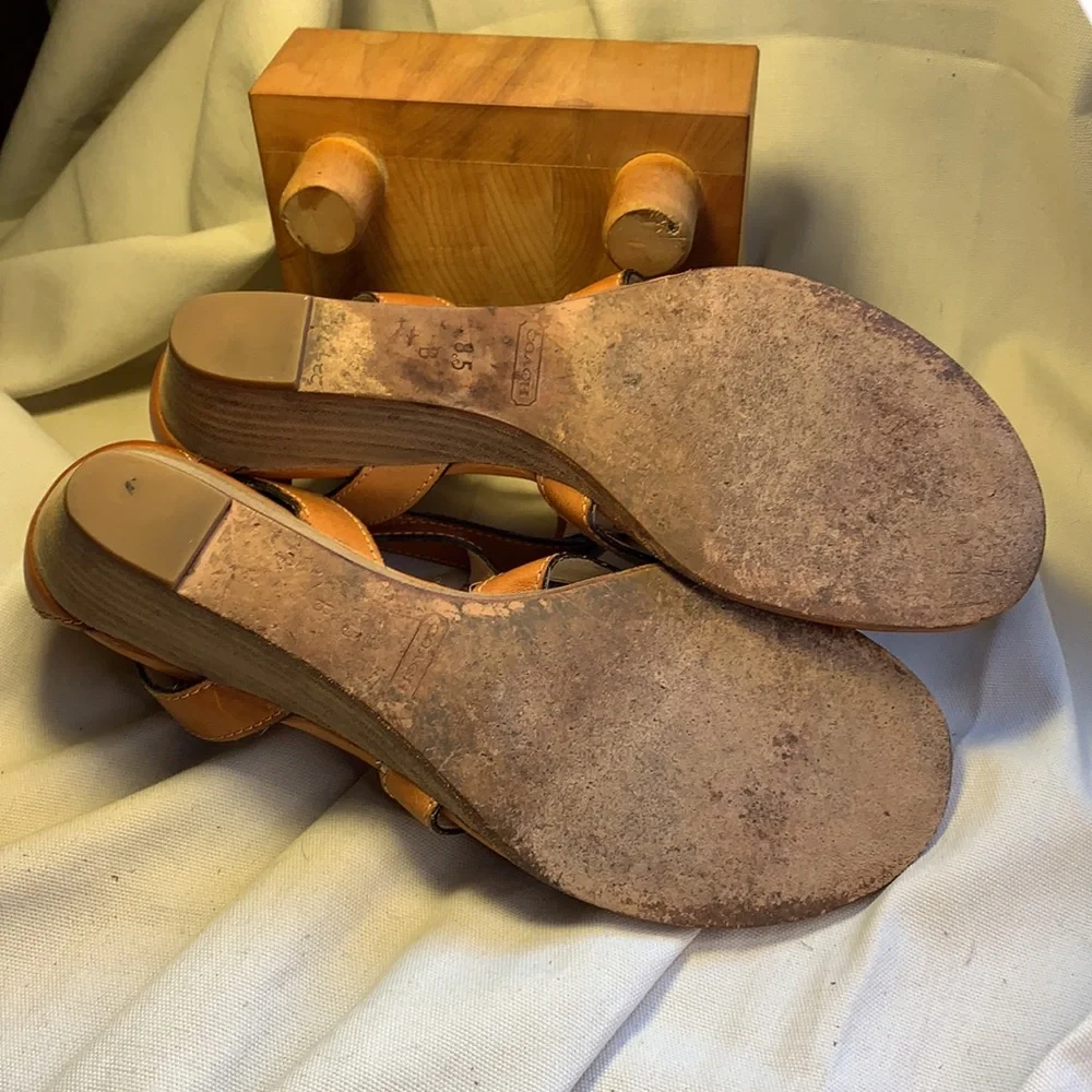 Coach slight wedge leather thong sandals EUC
